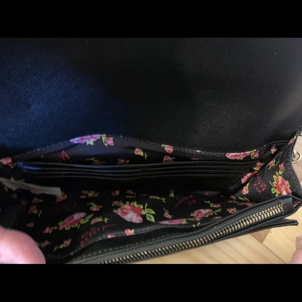 Betsey Johnson faux saffiano heart stud crossbody - Picture 6 of 8